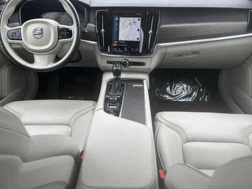 Brown Metallic 2018 Volvo V90 Cross Country T6