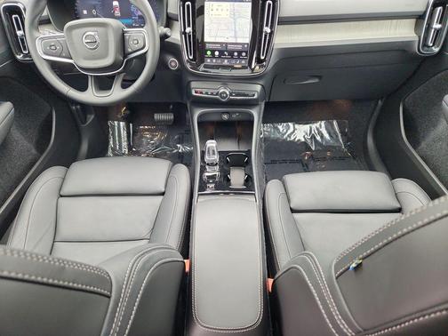Cloud 9 White 2026 Volvo XC40 B5 Plus