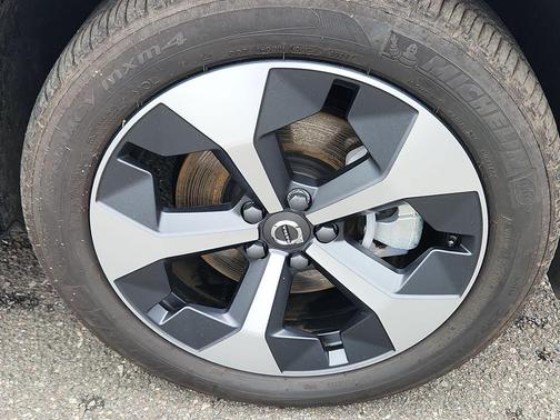 Cloud 9 White 2026 Volvo XC40 B5 Plus