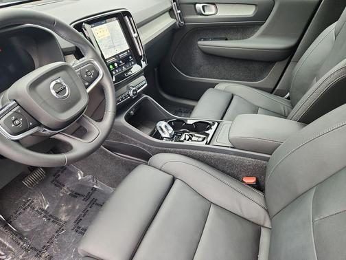 Cloud 9 White 2026 Volvo XC40 B5 Plus