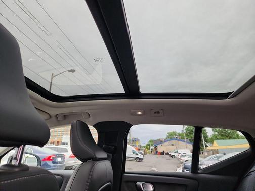 Cloud 9 White 2026 Volvo XC40 B5 Plus