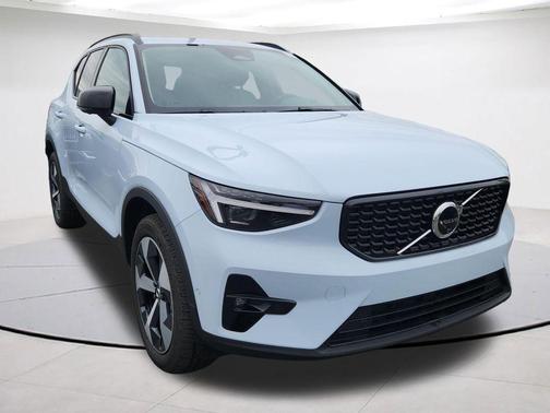 Cloud 9 White 2026 Volvo XC40 B5 Plus