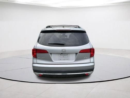 Lunar Silver Metallic 2017 Honda Pilot Elite
