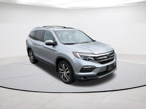 Lunar Silver Metallic 2017 Honda Pilot Elite