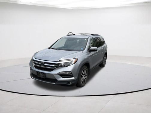 Lunar Silver Metallic 2017 Honda Pilot Elite