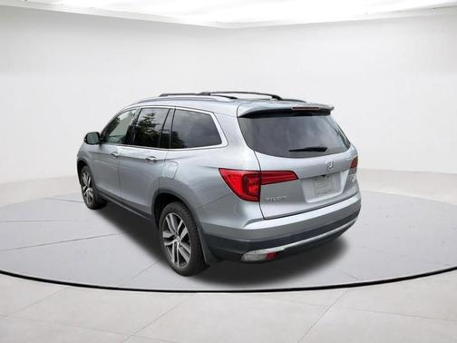 Lunar Silver Metallic 2017 Honda Pilot Elite