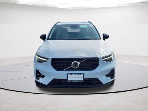 Cloud 9 White 2026 Volvo XC40 B5 Plus