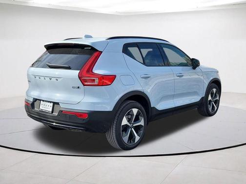 Cloud 9 White 2026 Volvo XC40 B5 Plus