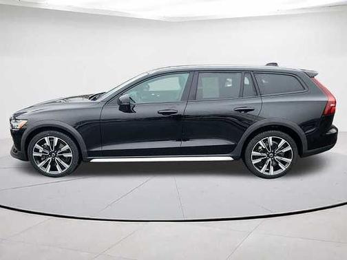 2025 Volvo V60 Cross Country B5 Ultra