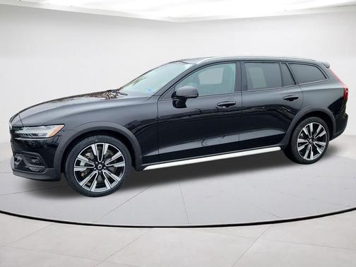 2025 Volvo V60 Cross Country B5 Ultra
