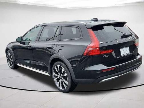 2025 Volvo V60 Cross Country B5 Ultra
