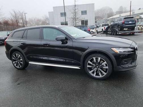 2025 Volvo V60 Cross Country Ultra