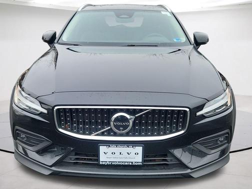 2025 Volvo V60 Cross Country B5 Ultra
