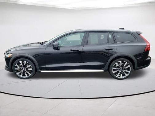 2025 Volvo V60 Cross Country B5 Ultra