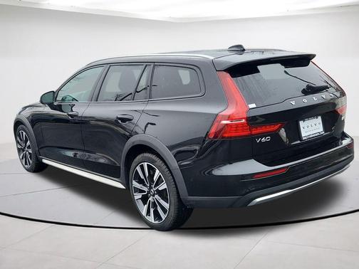 2025 Volvo V60 Cross Country B5 Ultra