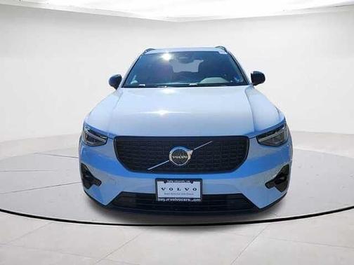 2025 Volvo XC40 Plus