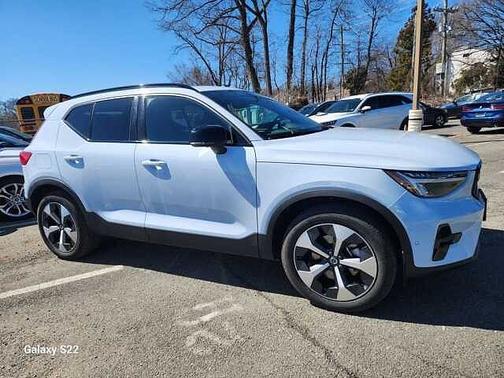 2025 Volvo XC40 Plus