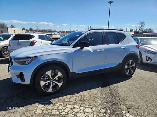 2025 Volvo XC40 Plus