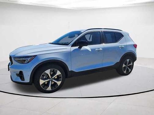 2025 Volvo XC40 Plus