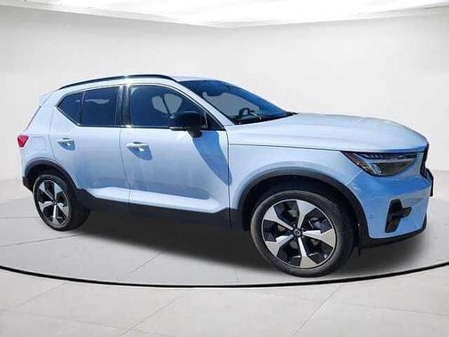 2025 Volvo XC40 Plus