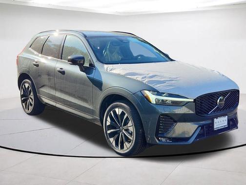 Forest Green 2026 Volvo XC60 B5 Plus