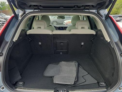 Thunder Gray Metallic 2023 Volvo XC60 B5 Plus Bright Theme