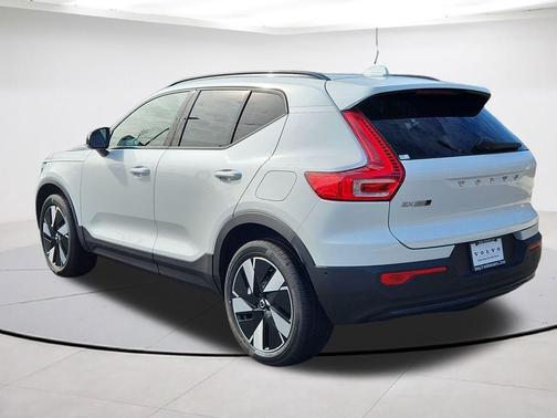 Crystal White Pearl 2026 Volvo EX40 Twin Motor Plus