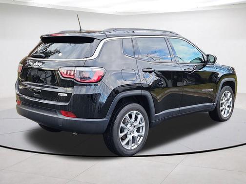 Diamond Black 2022 Jeep Compass Latitude Lux
