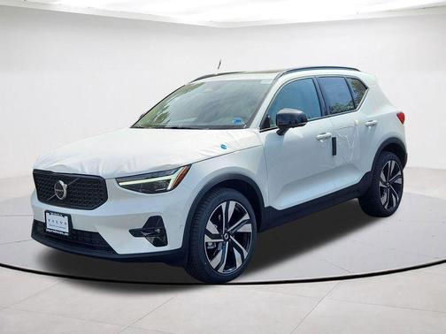 Crystal White 2026 Volvo XC40 B5 Ultra
