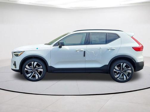 Crystal White 2026 Volvo XC40 B5 Ultra