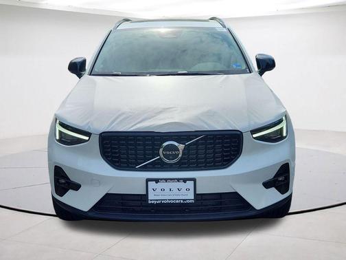 Crystal White 2026 Volvo XC40 B5 Ultra