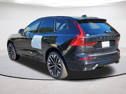 Onyx Black 2027 Volvo XC60 B5 ULTRA