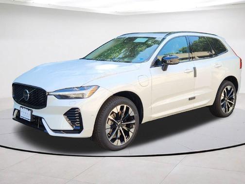 Crystal White 2026 Volvo XC60 Plug-In Hybrid T8 Plus
