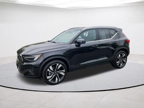 2023 Volvo XC40 B5 AWD Ultimate Bright