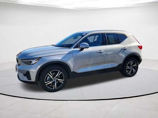 2025 Volvo XC40 Core