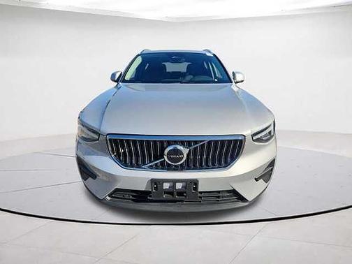 2025 Volvo XC40 Core