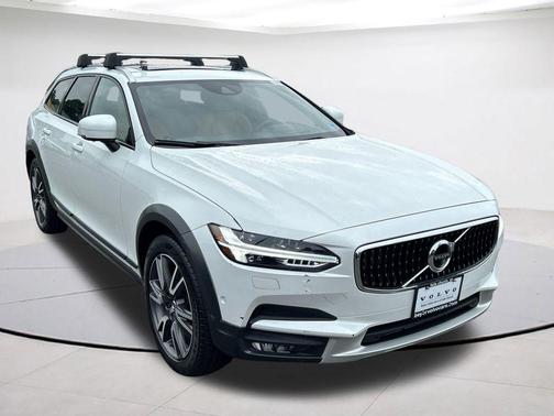 Crystal White Pearl 2019 Volvo V90 Cross Country T6