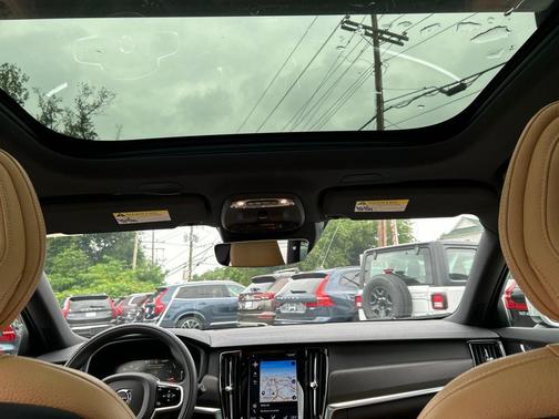 Crystal White Pearl 2019 Volvo V90 Cross Country T6