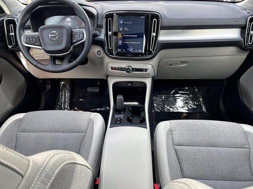 2020 Volvo XC40 T5 Momentum