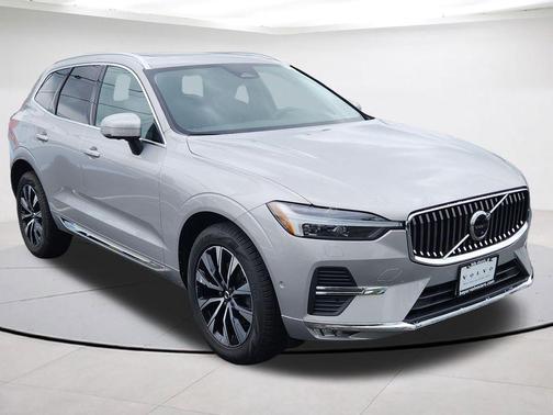 Silver 2023 Volvo XC60 B5 Plus Bright Theme