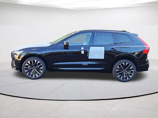 Onyx Black Metallic 2026 Volvo XC60 B5 Ultra