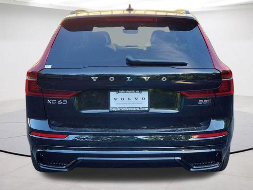 Onyx Black Metallic 2026 Volvo XC60 B5 Ultra