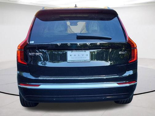 Onyx Black Metallic 2026 Volvo XC90 B6 Ultra 6-Seater