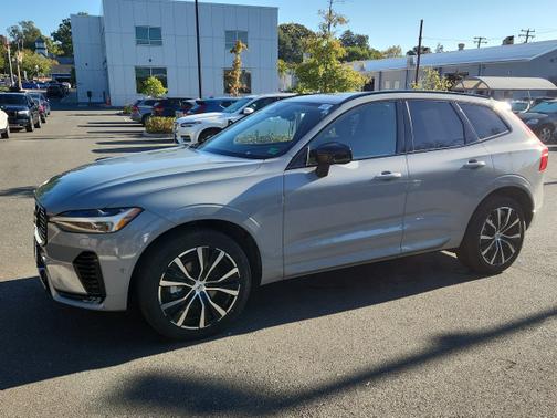 2025 Volvo XC60 B5 Plus
