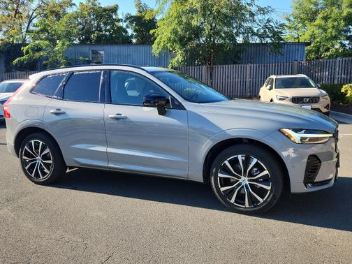 2025 Volvo XC60 B5 Plus