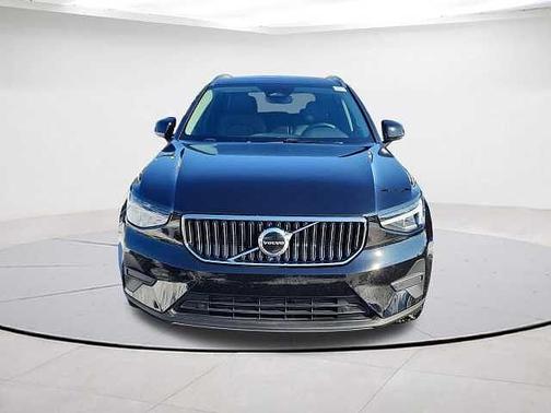 2025 Volvo XC40 Core