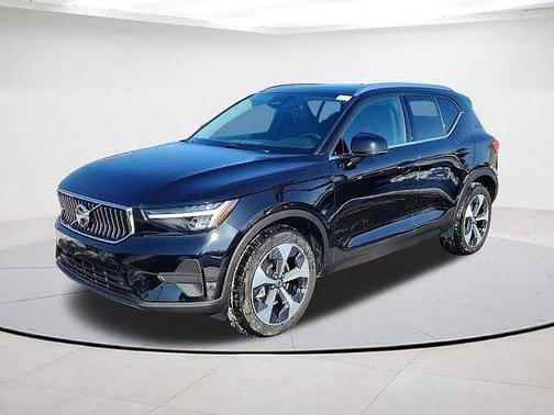 2025 Volvo XC40 Core
