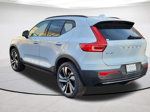 Cloud 9 White 2026 Volvo XC40 B5 Ultra
