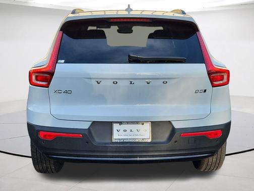 Cloud 9 White 2026 Volvo XC40 B5 Ultra