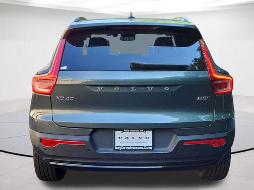 Forest Green 2026 Volvo XC40 B5 Plus